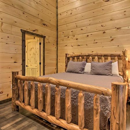 Luxe Cabin With Home Theater Less Than 2 Miles To Gatlinburg Zewnętrze zdjęcie