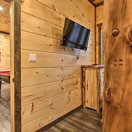 Luxe Cabin With Home Theater Less Than 2 Miles To Gatlinburg Zewnętrze zdjęcie