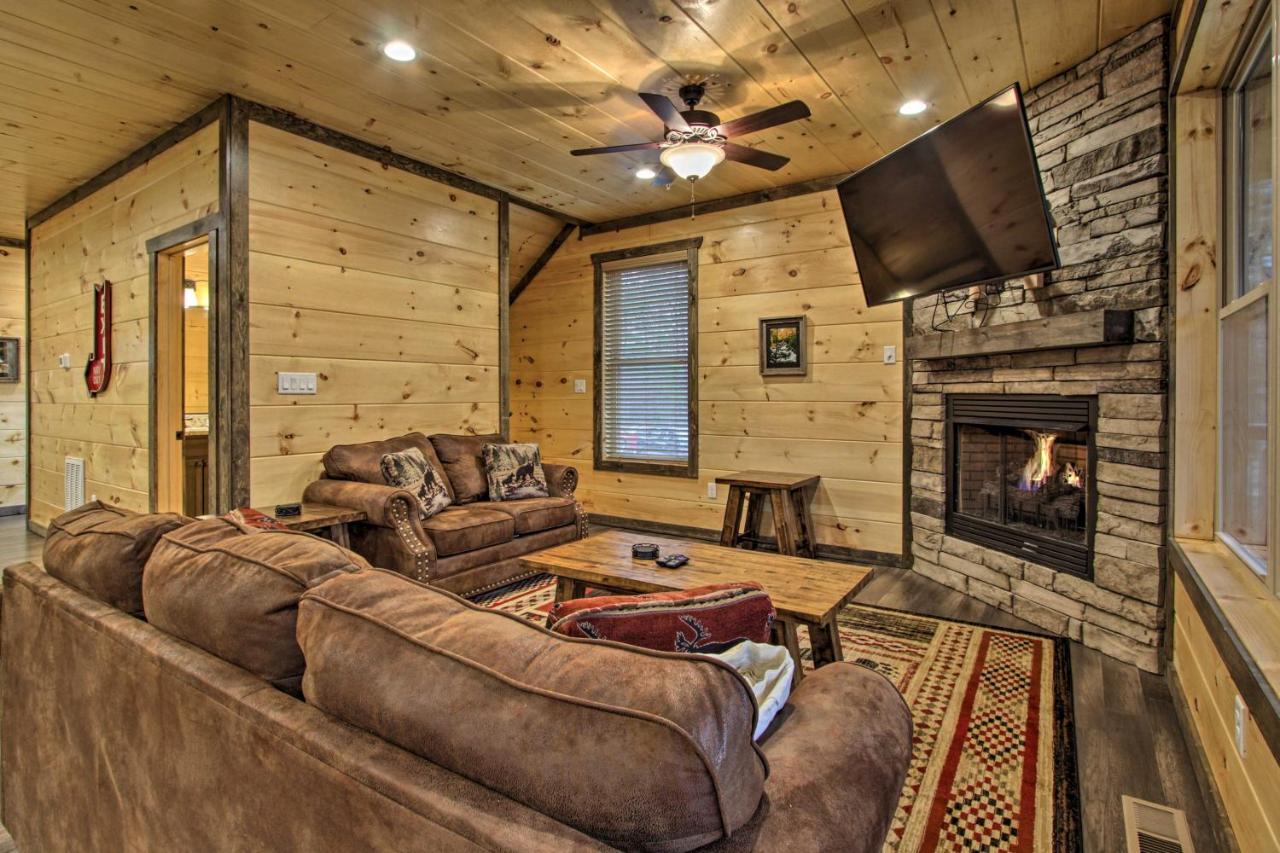 Luxe Cabin With Home Theater Less Than 2 Miles To Gatlinburg Zewnętrze zdjęcie