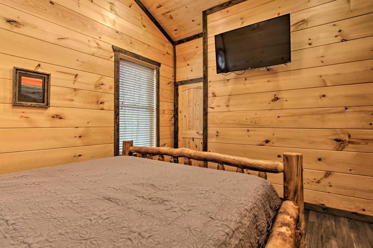 Luxe Cabin With Home Theater Less Than 2 Miles To Gatlinburg Zewnętrze zdjęcie