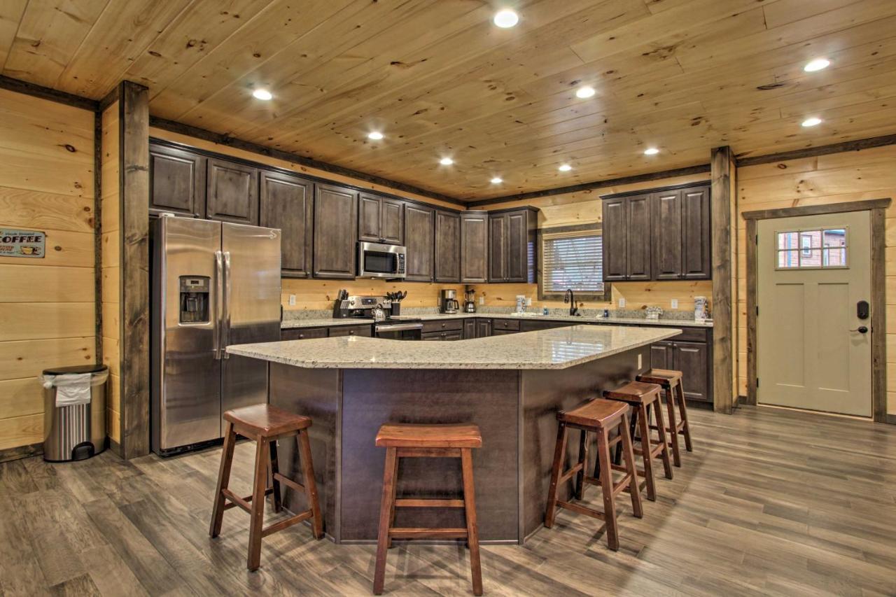 Luxe Cabin With Home Theater Less Than 2 Miles To Gatlinburg Zewnętrze zdjęcie