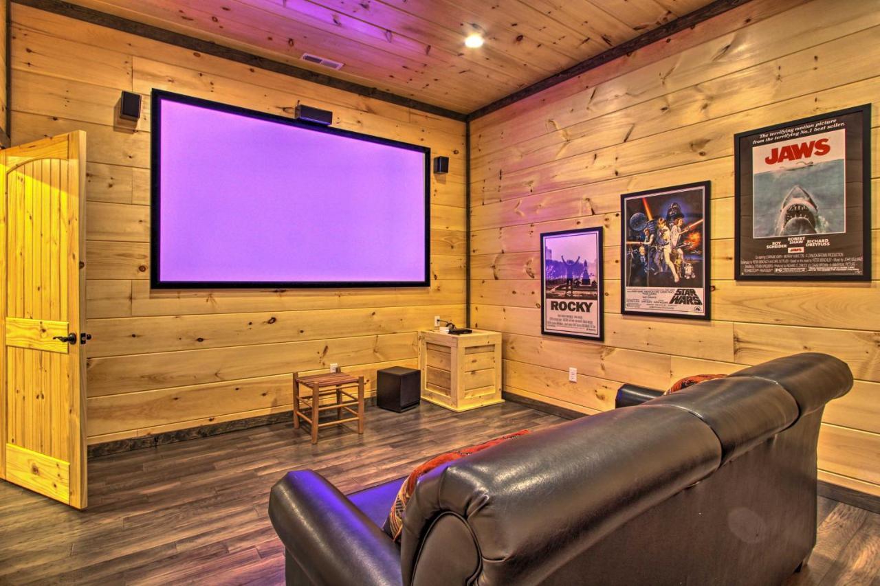Luxe Cabin With Home Theater Less Than 2 Miles To Gatlinburg Zewnętrze zdjęcie